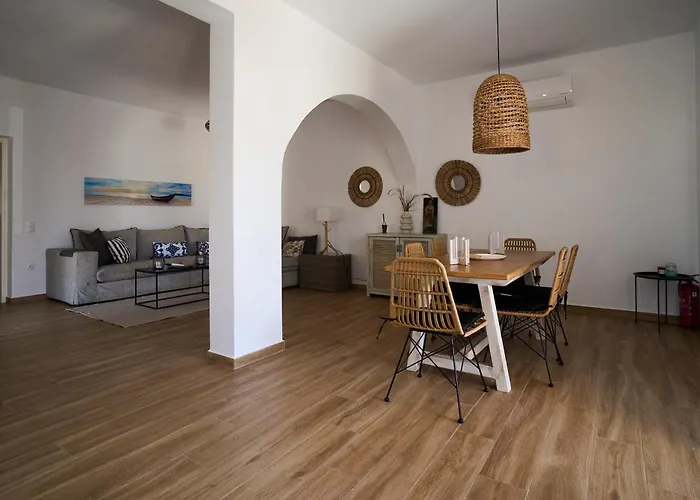 La Maison Αλυκή