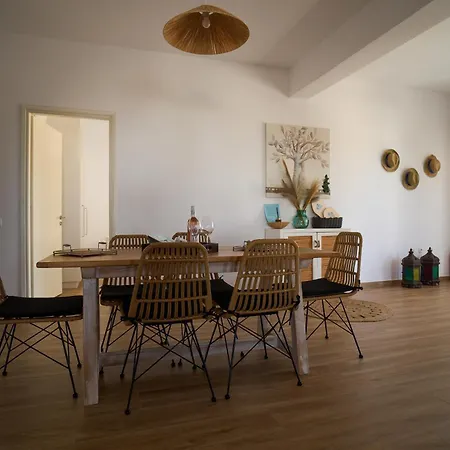 Semesterbostad La Maison - Two Private Apartments, One With Private Pool Alikí